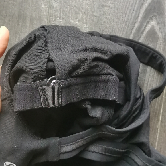 Lululemon tank top with build-in bra - Picture 3 of 3